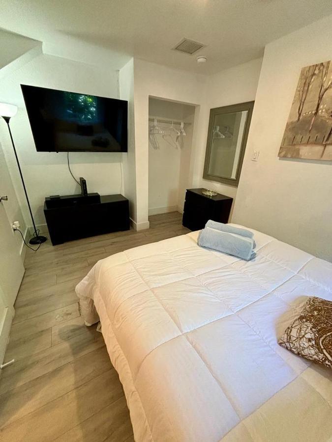Quiet & Centrally Located House - Private Parking, Laundry And Storage For Luggage ไมอามี ภายนอก รูปภาพ