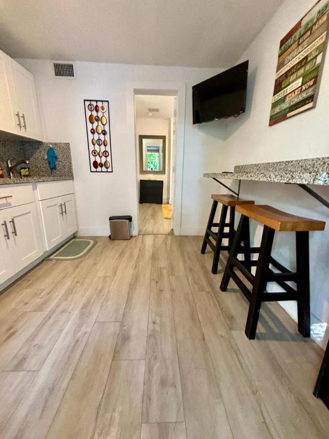Quiet & Centrally Located House - Private Parking, Laundry And Storage For Luggage ไมอามี ภายนอก รูปภาพ