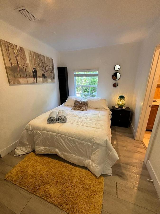 Quiet & Centrally Located House - Private Parking, Laundry And Storage For Luggage ไมอามี ภายนอก รูปภาพ