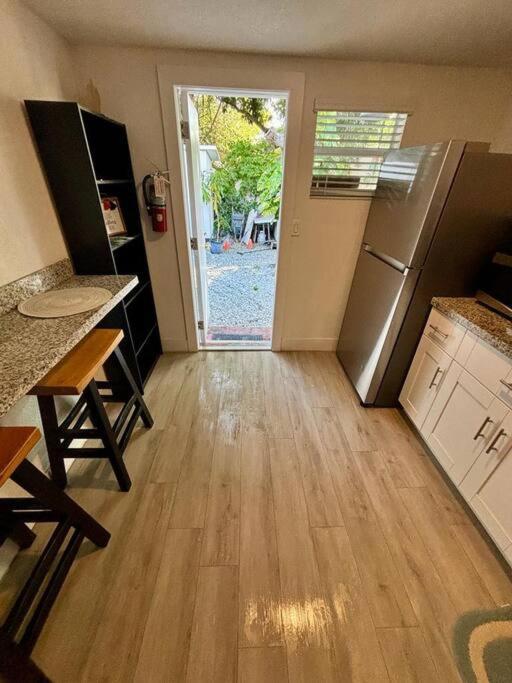 Quiet & Centrally Located House - Private Parking, Laundry And Storage For Luggage ไมอามี ภายนอก รูปภาพ