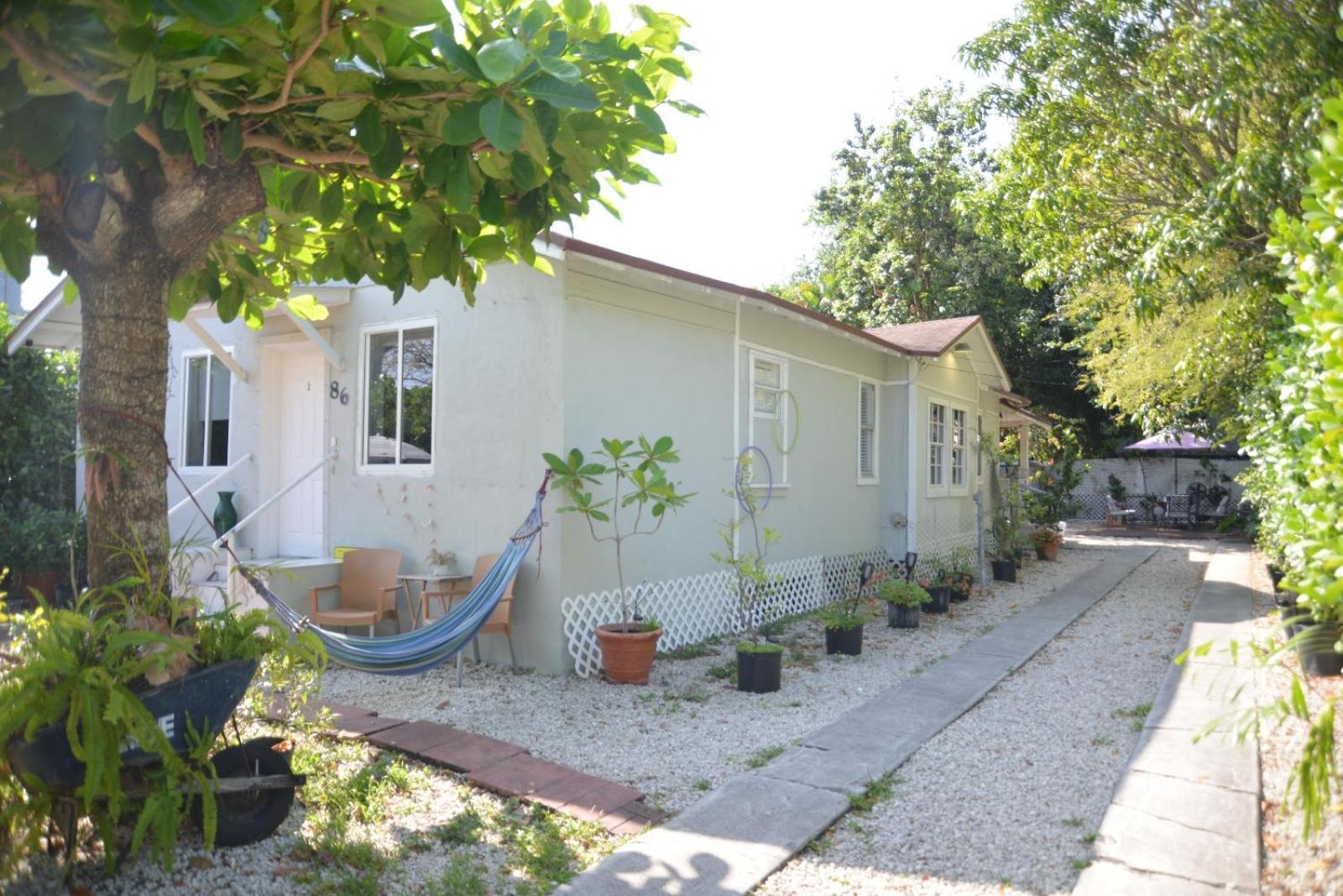 Quiet & Centrally Located House - Private Parking, Laundry And Storage For Luggage ไมอามี ภายนอก รูปภาพ