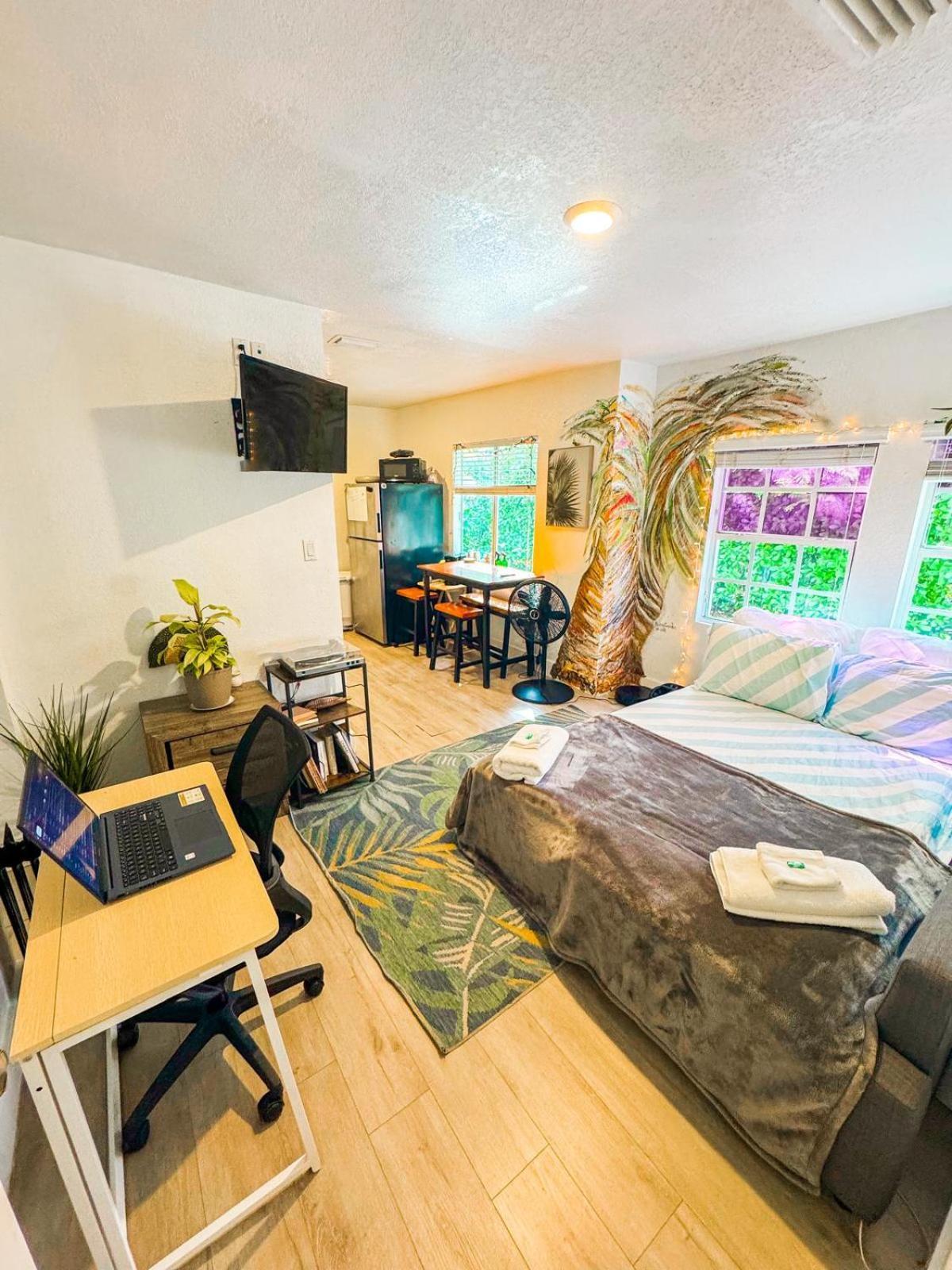 Quiet & Centrally Located House - Private Parking, Laundry And Storage For Luggage ไมอามี ภายนอก รูปภาพ
